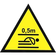 0,5 m magas védőtér a süllyesztékben tábla